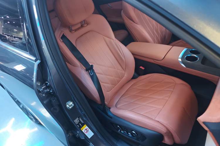 Used CHANGAN CS75 PLUS 2025 4th Generation 1.5T New Blue Whale Smart Luxury Edition Right Front Seat