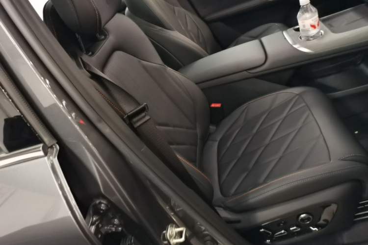 Used CHANGAN CS75 PLUS 2025 4th Generation UItra 2.0T New Blue Whale – Smart & Powerful Version Right Front Seat
