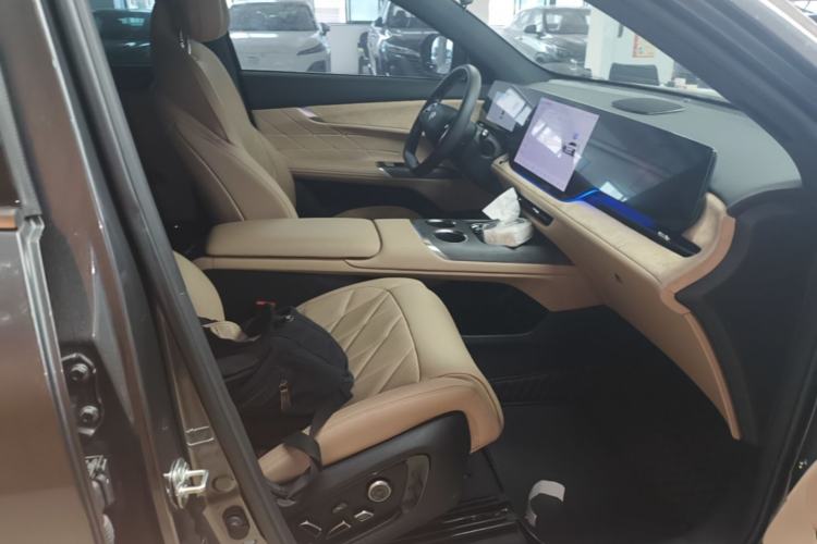 Used CHANGAN CS75 PLUS 2025 4th Generation UItra 2.0T New Blue Whale Smart Intelligent Powertrain Version Right Front Seat