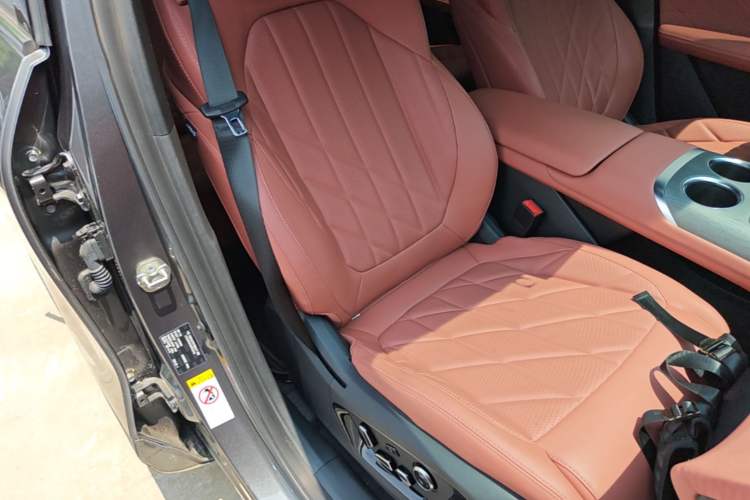 Used CHANGAN CS75 PLUS 2025 4th Generation 1.5T New Blue Whale Smart Luxury Edition Right Front Seat