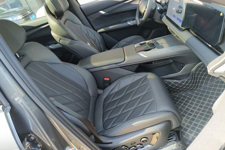 Used CHANGAN CS75 PLUS 2025 4th Generation UItra 2.0T New Blue Whale Smart Intelligent Powertrain Version Right Front Seat