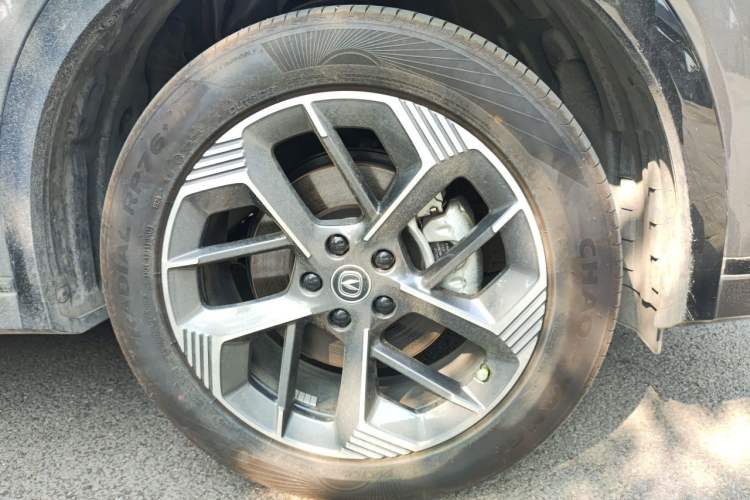 Used CHANGAN CS75 PLUS 2025 4th Generation 1.5T New Blue Whale Smart Luxury Edition Right Front Wheel Hub