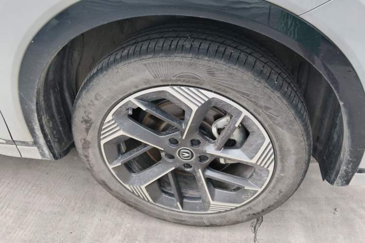 Used CHANGAN CS75 PLUS 2025 4th Generation 1.5T New Blue Whale Smart Luxury Edition Right Front Wheel Hub