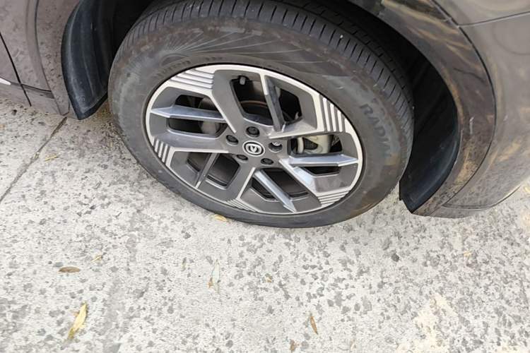Used CHANGAN CS75 PLUS 2025 4th Generation 1.5T New Blue Whale Smart Luxury Edition Right Front Wheel Hub