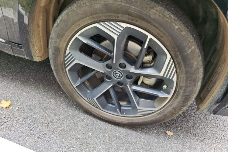 Used CHANGAN CS75 PLUS 2025 4th Generation 1.5T New Blue Whale Smart Flagship Version Right Front Wheel Hub
