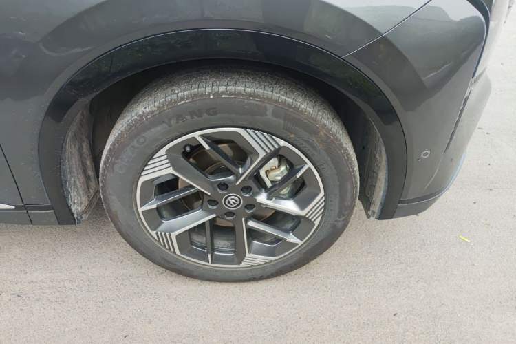 Used CHANGAN CS75 PLUS 2025 4th Generation 1.5T New Blue Whale Smart Flagship Version Right Front Wheel Hub
