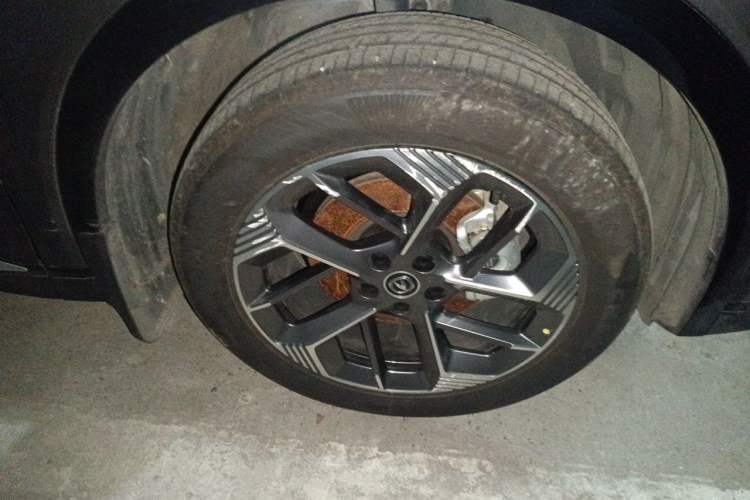 Used CHANGAN CS75 PLUS 2025 4th Generation 1.5T New Blue Whale Smart Luxury Edition Right Front Wheel Hub