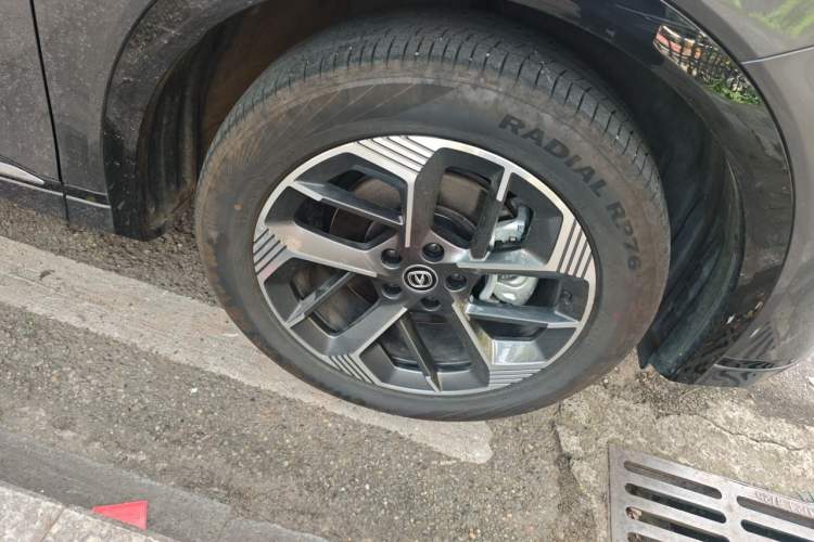 Used CHANGAN CS75 PLUS 2025 4th Generation 1.5T New Blue Whale Smart Luxury Edition Right Front Wheel Hub