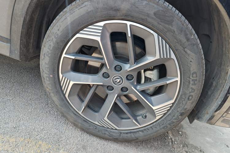 Used CHANGAN CS75 PLUS 2025 4th Generation 1.5T New Blue Whale Smart Luxury Edition Right Front Wheel Hub