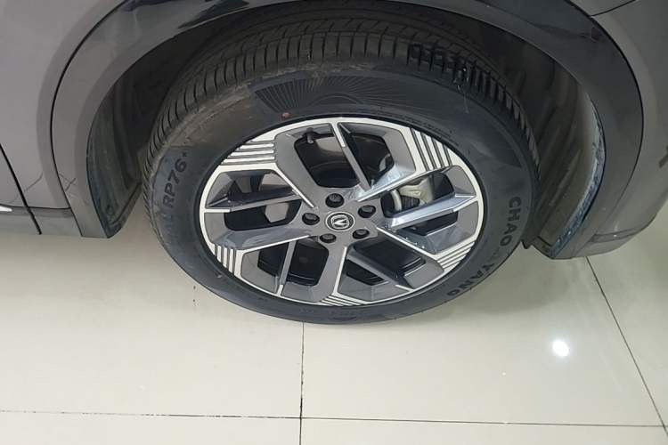 Used CHANGAN CS75 PLUS 2025 4th Generation 1.5T New Blue Whale Smart Luxury Edition Right Front Wheel Hub