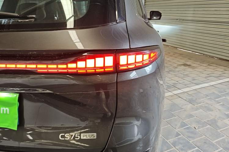 Used CHANGAN CS75 PLUS 2025 4th Generation 1.5T New Blue Whale Smart Luxury Edition Right Rear Taillight