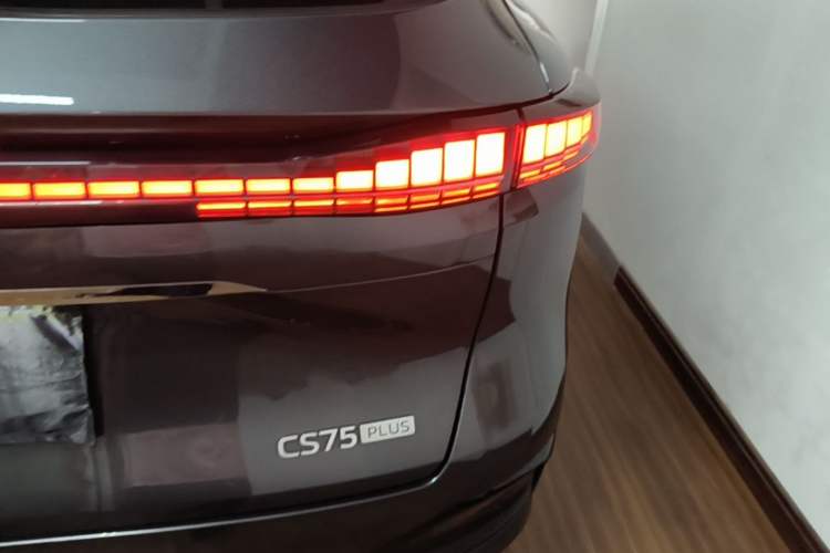 Used CHANGAN CS75 PLUS 2025 4th Generation 1.5T New Blue Whale Smart Flagship Version Right Rear Taillight