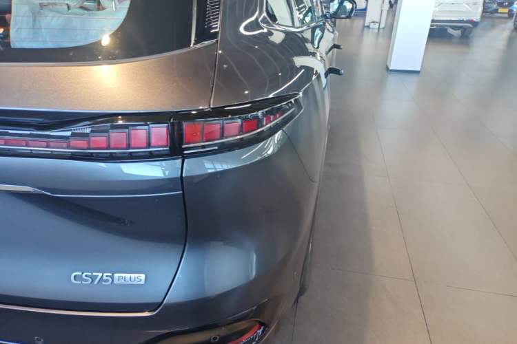 Used CHANGAN CS75 PLUS 2025 4th Generation 1.5T New Blue Whale Smart Flagship Version Right Rear Taillight