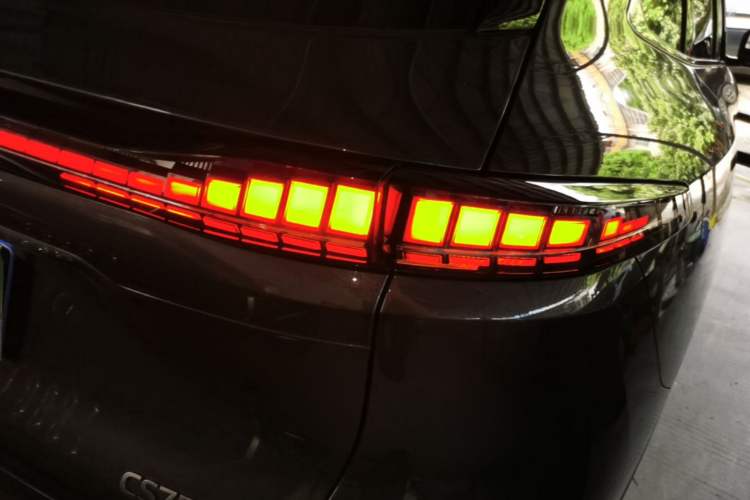 Used CHANGAN CS75 PLUS 2025 4th Generation 1.5T New Blue Whale Smart Flagship Version Right Rear Taillight