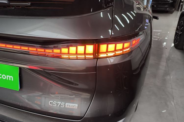 Used CHANGAN CS75 PLUS 2025 4th Generation UItra 2.0T New Blue Whale – Smart & Powerful Version Right Rear Taillight