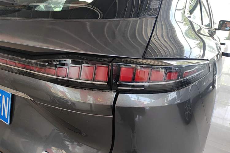 Used CHANGAN CS75 PLUS 2025 4th Generation 1.5T New Blue Whale Smart Luxury Edition Right Rear Taillight