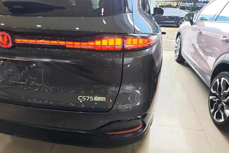 Used CHANGAN CS75 PLUS 2025 Model, 4th Generation 1.5T New Blue Whale Smart Excellence Version Right Rear Taillight