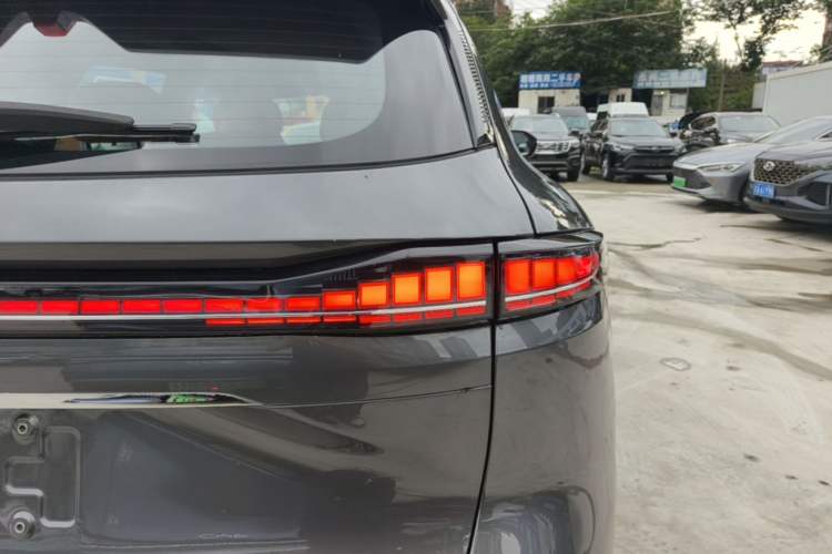 Used CHANGAN CS75 PLUS 2025 4th Generation 1.5T New Blue Whale Smart Flagship Version Right Rear Taillight