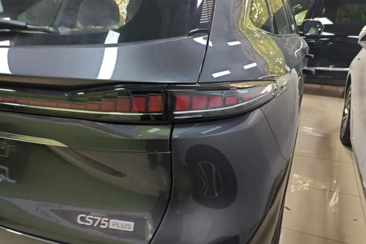 Used CHANGAN CS75 PLUS 2025 4th Generation 1.5T New Blue Whale Smart Luxury Edition Right Rear Taillight