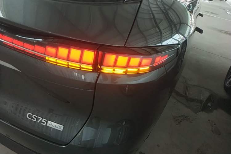 Used CHANGAN CS75 PLUS 2025 4th Generation 1.5T New Blue Whale Smart Luxury Edition Right Rear Taillight