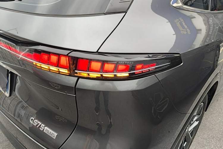 Used CHANGAN CS75 PLUS 2025 4th Generation 1.5T New Blue Whale Smart Luxury Edition Right Rear Taillight