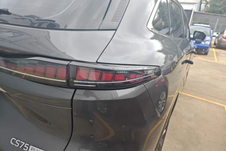 Used CHANGAN CS75 PLUS 2025 4th Generation 1.5T New Blue Whale Smart Luxury Edition Right Rear Taillight