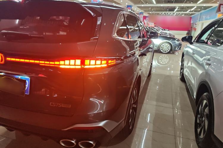 Used CHANGAN CS75 PLUS 2025 4th Generation UItra 2.0T New Blue Whale – Smart & Powerful Version Right Rear Taillight
