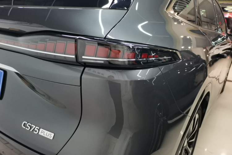 Used CHANGAN CS75 PLUS 2025 4th Generation UItra 2.0T New Blue Whale – Smart & Powerful Version Right Rear Taillight