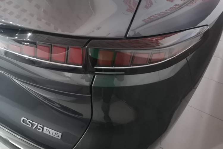 Used CHANGAN CS75 PLUS 2025 4th Generation 1.5T New Blue Whale Smart Luxury Edition Right Rear Taillight