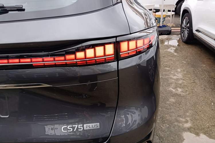 Used CHANGAN CS75 PLUS 2025 4th Generation 1.5T New Blue Whale Smart Luxury Edition Right Rear Taillight