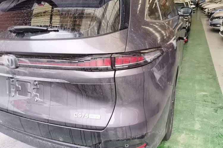 Used CHANGAN CS75 PLUS 2025 4th Generation 1.5T New Blue Whale Smart Luxury Edition Right Rear Taillight