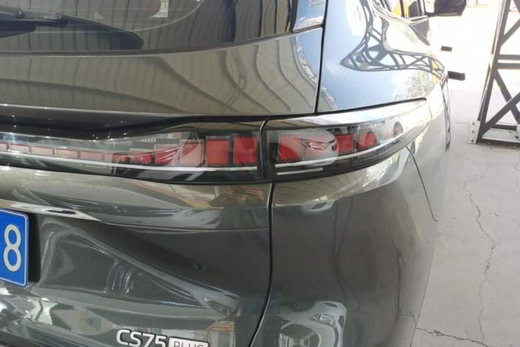 Used CHANGAN CS75 PLUS 2025 4th Generation 1.5T New Blue Whale Smart Luxury Edition Right Rear Taillight