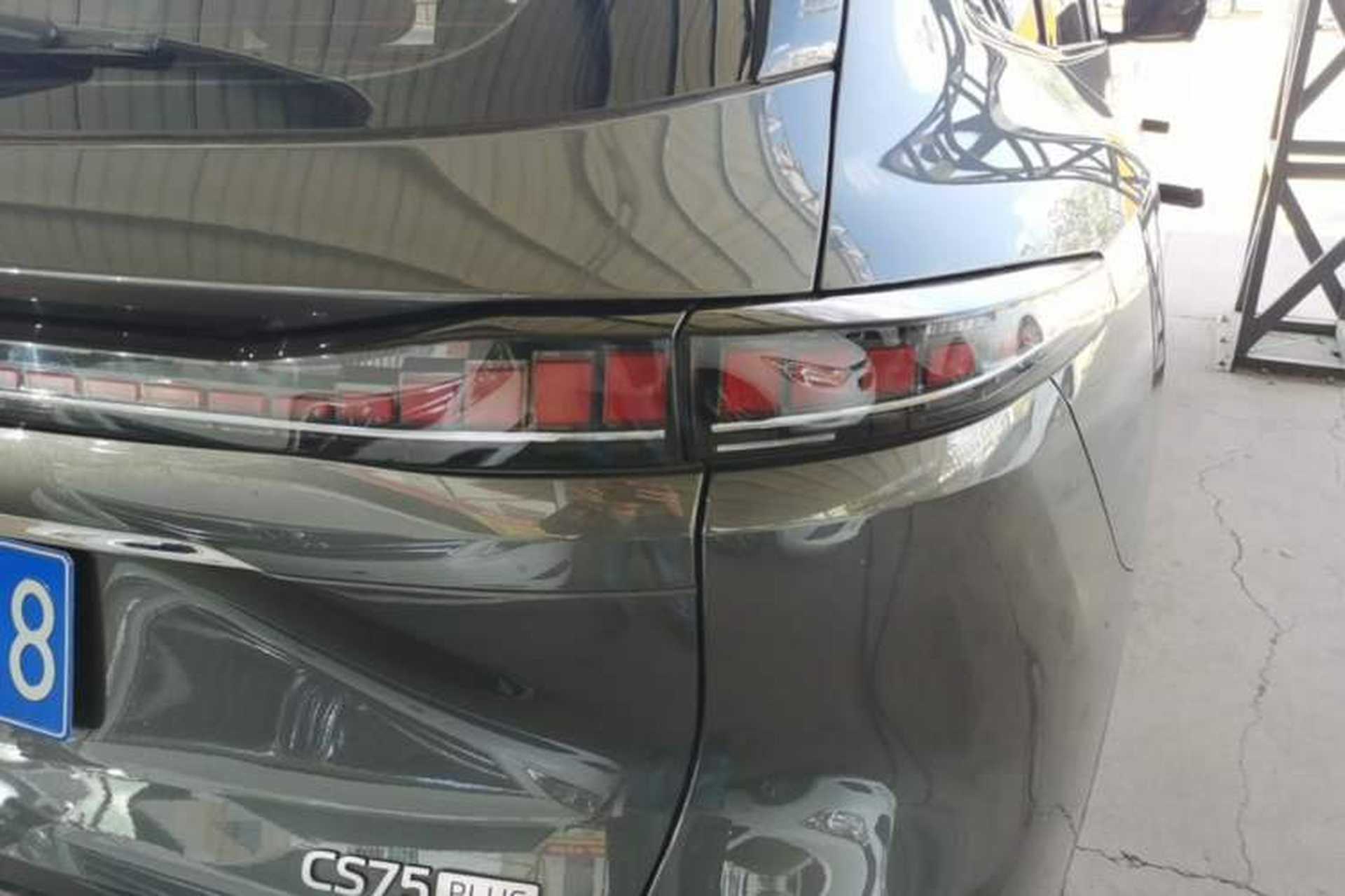 Used CHANGAN CS75 PLUS 2025 4th Generation 1.5T New Blue Whale Smart Luxury Edition Right Rear Taillight