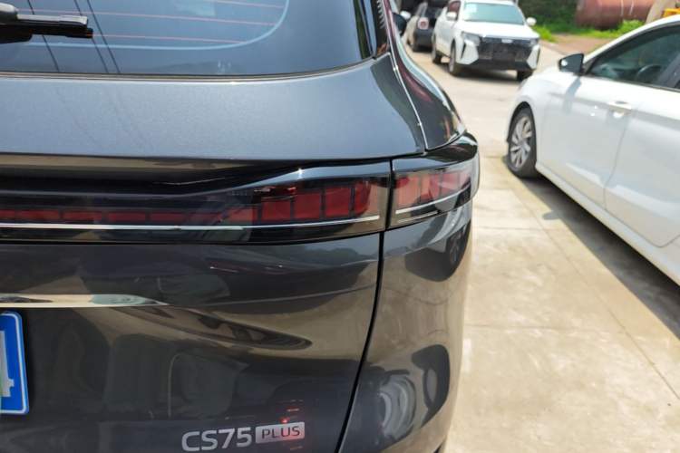 Used CHANGAN CS75 PLUS 2025 4th Generation 1.5T New Blue Whale Smart Luxury Edition Right Rear Taillight
