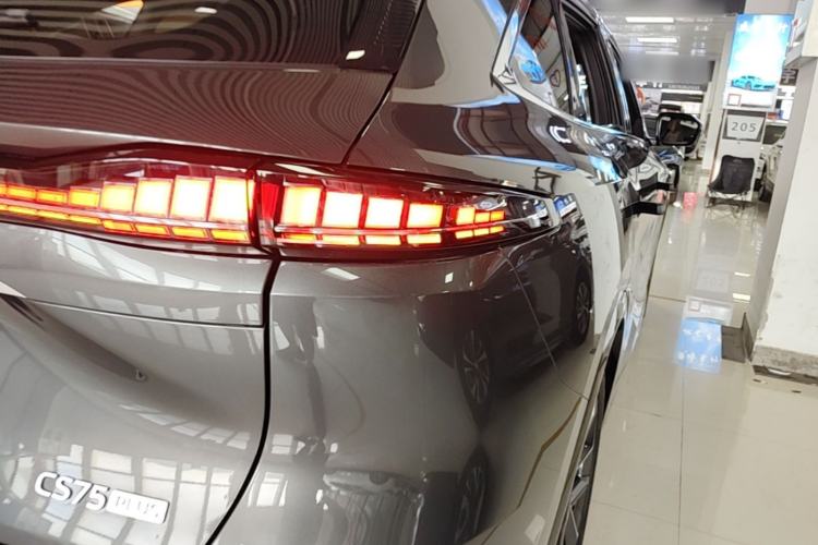 Used CHANGAN CS75 PLUS 2025 4th Generation 1.5T New Blue Whale Smart Luxury Edition Right Rear Taillight