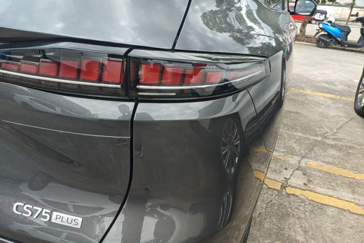 Used CHANGAN CS75 PLUS 2025 4th Generation 1.5T New Blue Whale Smart Flagship Version Right Rear Taillight