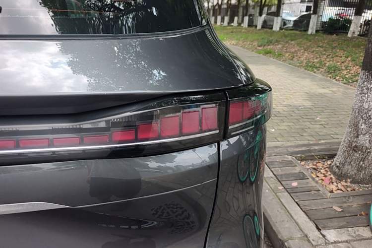 Used CHANGAN CS75 PLUS 2025 4th Generation 1.5T New Blue Whale Smart Luxury Edition Right Rear Taillight