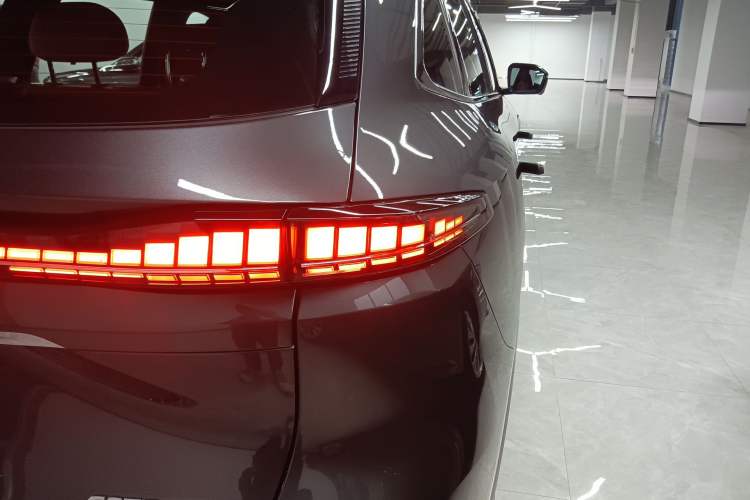 Used CHANGAN CS75 PLUS 2025 4th Generation 1.5T New Blue Whale Smart Luxury Edition Right Rear Taillight