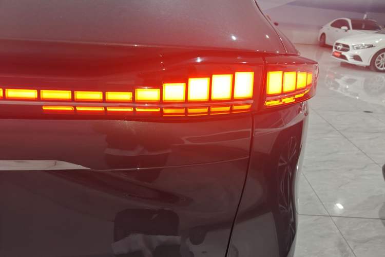 Used CHANGAN CS75 PLUS 2025 4th Generation 1.5T New Blue Whale Smart Luxury Edition Right Rear Taillight