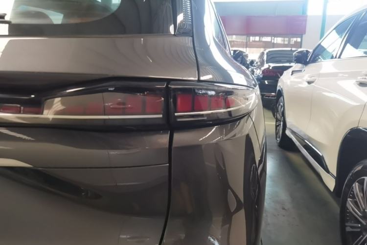 Used CHANGAN CS75 PLUS 2025 4th Generation 1.5T New Blue Whale Smart Luxury Edition Right Rear Taillight