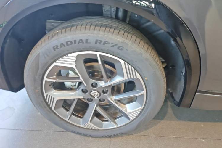 Used CHANGAN CS75 PLUS 2025 4th Generation 1.5T New Blue Whale Smart Flagship Version Right Rear Wheel Hub