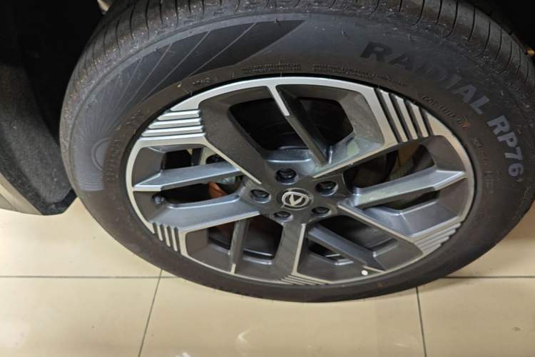 Used CHANGAN CS75 PLUS 2025 4th Generation 1.5T New Blue Whale Smart Luxury Edition Right Rear Wheel Hub