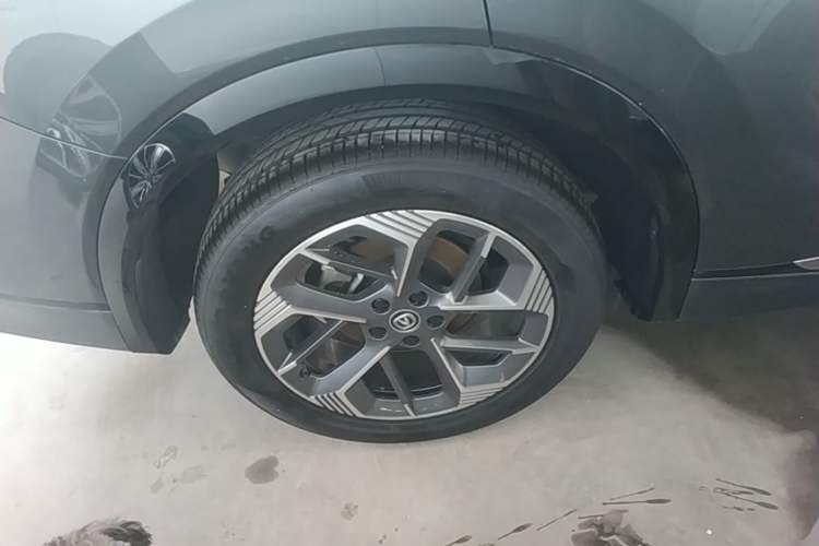 Used CHANGAN CS75 PLUS 2025 4th Generation 1.5T New Blue Whale Smart Luxury Edition Right Rear Wheel Hub