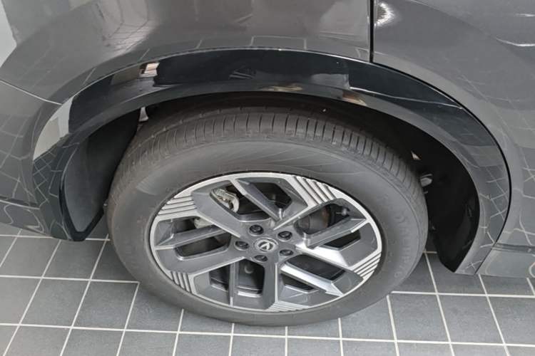 Used CHANGAN CS75 PLUS 2025 4th Generation 1.5T New Blue Whale Smart Luxury Edition Right Rear Wheel Hub