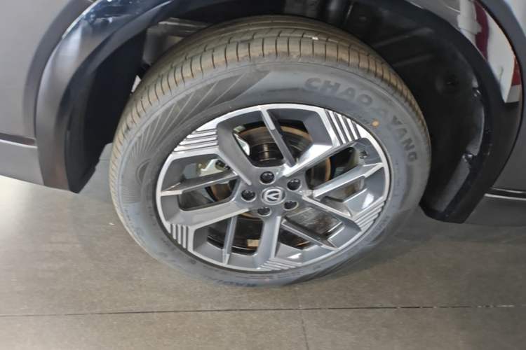 Used CHANGAN CS75 PLUS 2025 4th Generation 1.5T New Blue Whale Smart Flagship Version Right Rear Wheel Hub