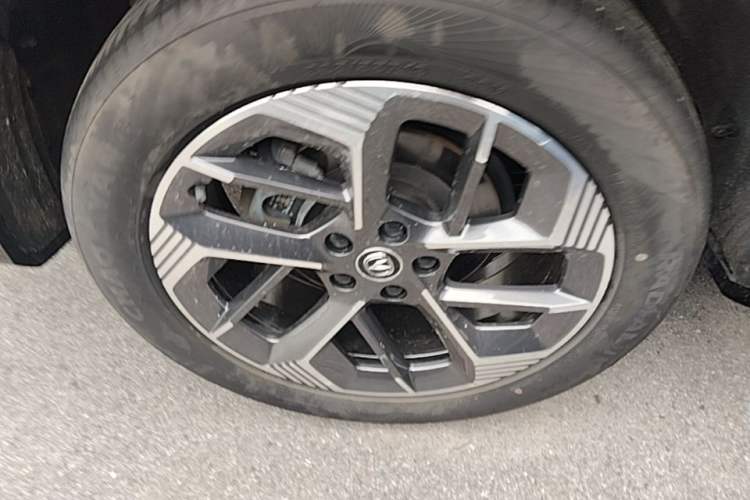 Used CHANGAN CS75 PLUS 2025 4th Generation 1.5T New Blue Whale Smart Luxury Edition Right Rear Wheel Hub