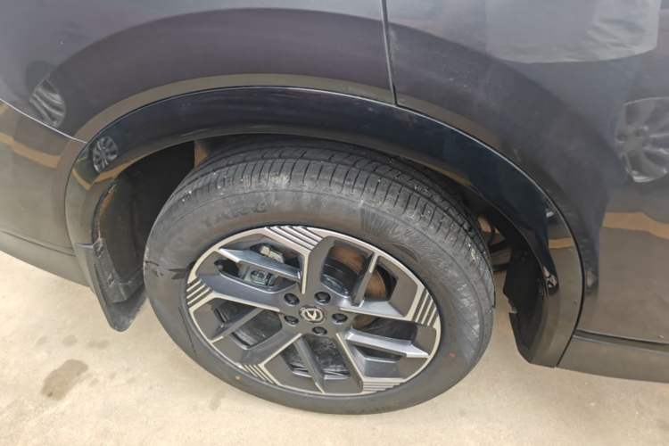 Used CHANGAN CS75 PLUS 2025 4th Generation 1.5T New Blue Whale Smart Luxury Edition Right Rear Wheel Hub