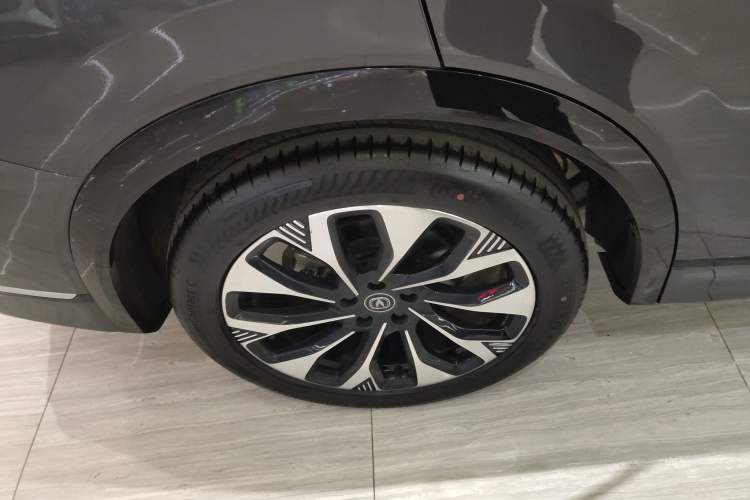 Used CHANGAN CS75 PLUS 2025 4th Generation UItra 2.0T New Blue Whale Smart Intelligent Powertrain Version Right Rear Wheel Hub