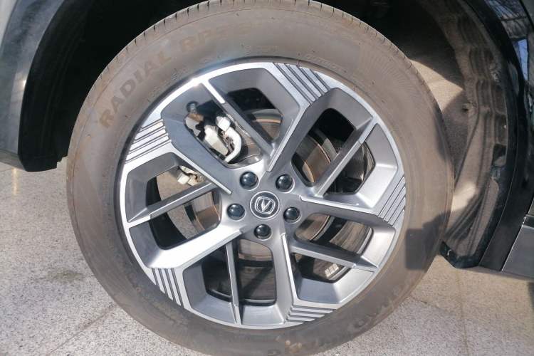 Used CHANGAN CS75 PLUS 2025 4th Generation 1.5T New Blue Whale Smart Luxury Edition Right Rear Wheel Hub