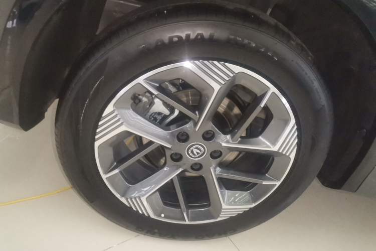 Used CHANGAN CS75 PLUS 2025 4th Generation 1.5T New Blue Whale Smart Luxury Edition Right Rear Wheel Hub